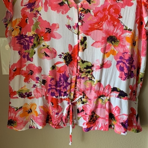 VINCE CAMUTO Floral Ruffle Sleeve Button Down Blouse - Picture 4 of 8